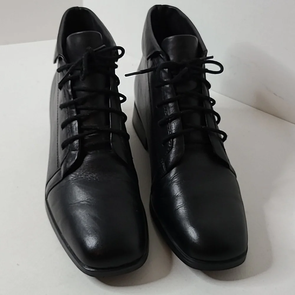 Vintage 90s Y2K St.Johns Bay Leather Ankle Booties Black Cuffed LaceUp Size 9.5W